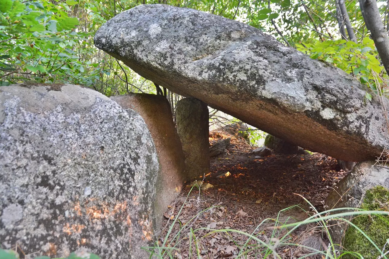 Долмен Бакалов кладенец