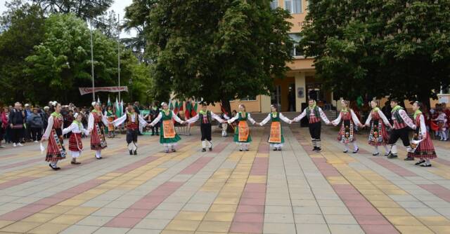 Сакарско хоро се вие